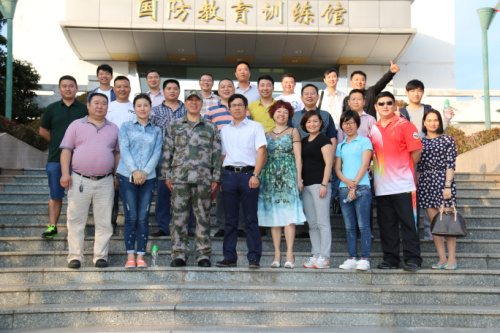 中山市安徽商会企业家代表走进五桂山国防教育基地体验部队生活
